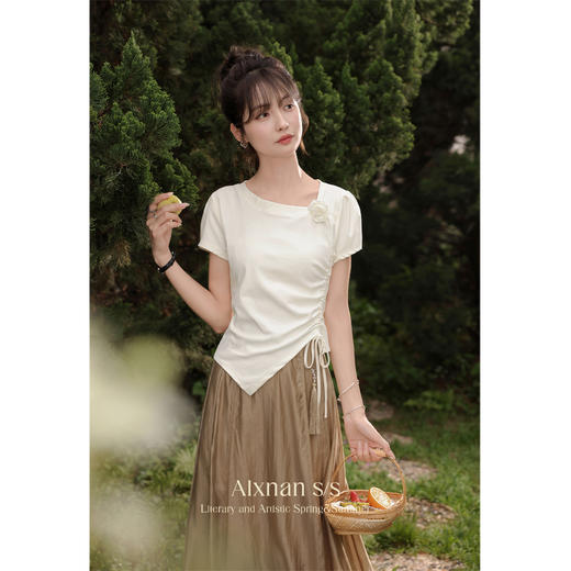 鹿向南 「花季少女」法式气质修身T恤女2024夏新款设计感小众上衣 商品图2