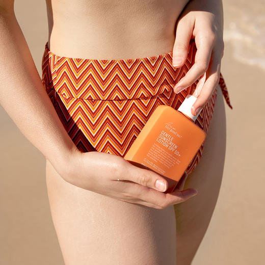 【赠1支小样+帆布袋】「狂晒一天不怕黑」澳洲进口菲古思/大橙瓶防晒霜 200ml/瓶 SPF50+ PA++++  全身可用 12h持续防护 无需补涂 防水防汗 滋养保湿 清爽不假白 敏感肌可用 商品图12