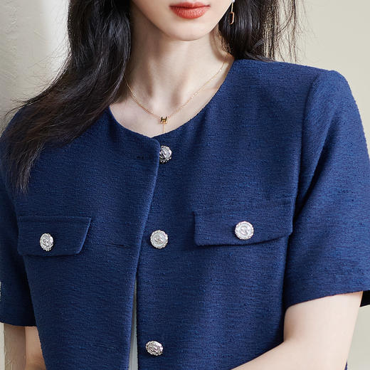 米思阳2025夏季新款小香风通勤气质短外套肌理花纱白纽扣上衣0602 商品图4