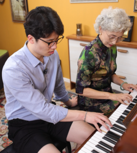 通知：40岁以上中老年免费学6天钢琴体验课，不限基础！