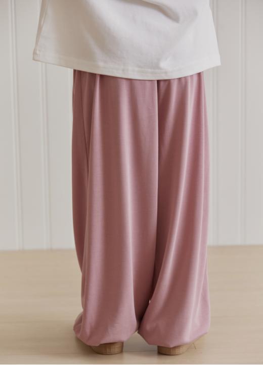 ✅【runrungo自由家铜氨丝凉凉裤】🌿拥有凉感的秘诀：新科技铜氨面料，❄️一种”会呼吸“的纤维，植物中提取出来的天然成分，🌞 商品图5