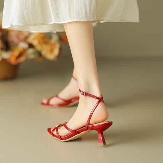 【预售5天】夏季新款尖头露趾细跟红色牛皮细带中跟优雅一字带凉鞋HB&Z539 商品图4