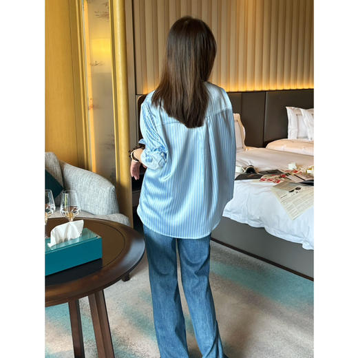 25特价 2404213    麻花盘扣条纹衬衫 商品图5