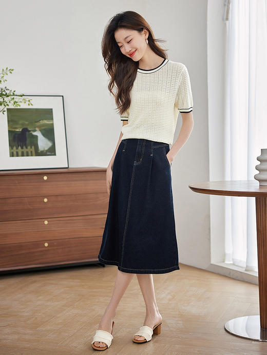 【专属特价】熙世界镂空花纹针织上衣女夏新款撞色圆领双曲纱线舒适透气小衫 商品图4