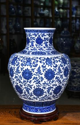 青花八宝寿莲纹师耳尊
