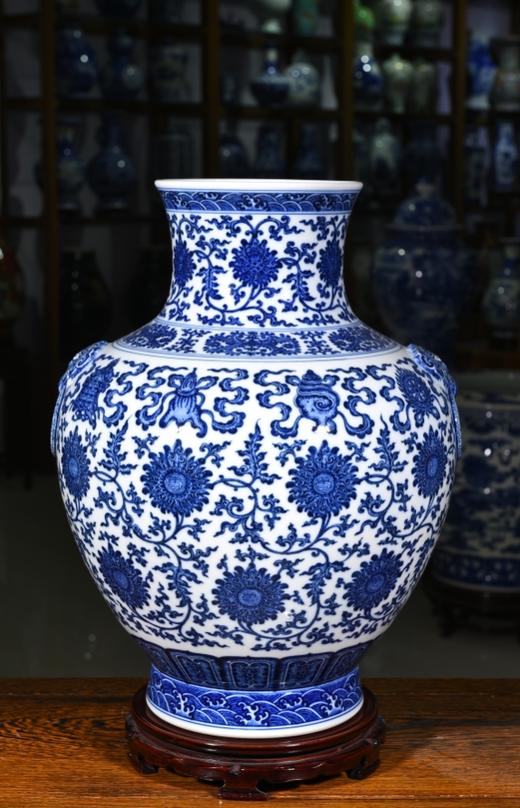 青花八宝寿莲纹师耳尊 商品图0