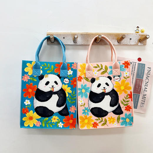 夏季爆款【卡通国宝熊猫毛毡包】上班通勤手提包 便携可爱百搭手拎包 国庆出游户外 商品图2
