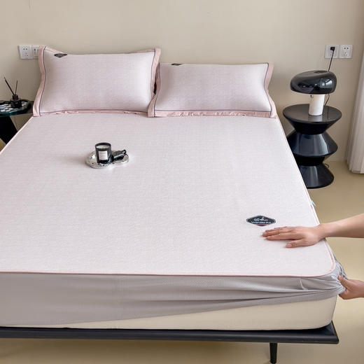 【轻奢质感冰丝席三件套】夏日冰爽凉感软凉席三件套 无痕无印三明治床笠式凉席 商品图6