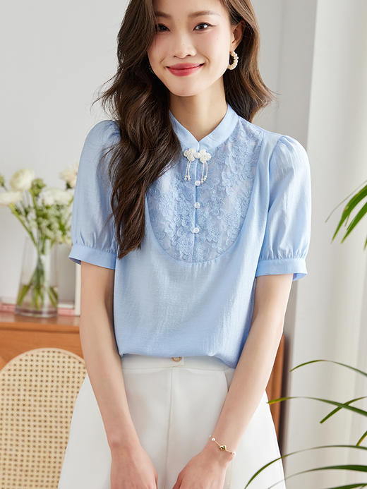 【专属特价】熙世界新中式蕾丝绣花醋酸衬衫2025夏季新款国风立领泡泡袖上衣 商品图1