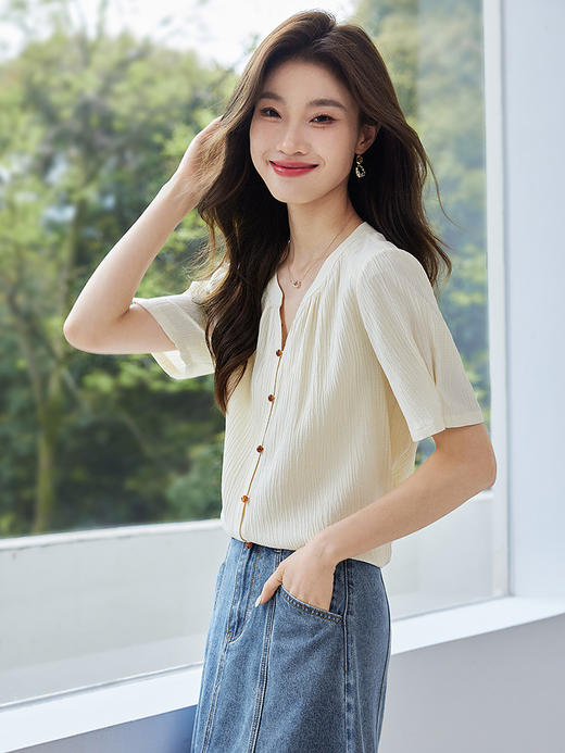 【专属特价】熙世界褶皱肌理感雪纺衬衫女夏2025新款优雅短袖小衫法式上衣 商品图2