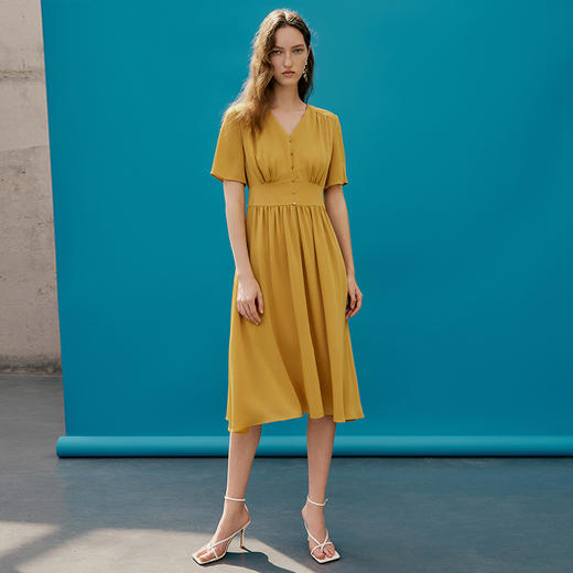 EITIE爱特爱夏季新款V领显瘦纯色百搭洋气收腰连衣裙7407146 商品图1