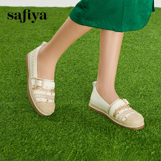 Safiya/索菲娅2024春国风编织钻扣浅口平底懒人一脚蹬渔夫鞋 SF41111432 商品图3