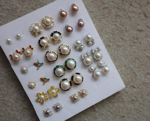 年少不知珍珠美 哈！出口订单 天然淡水 各式各样的 单珠&双珠 耳钉 商品图0