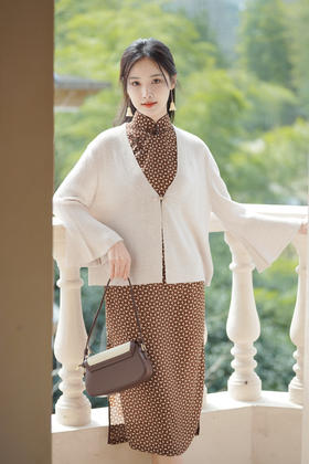 逸红颜 沁秦 2025春夏新款七分袖针织开衫短外套女简约百搭防晒