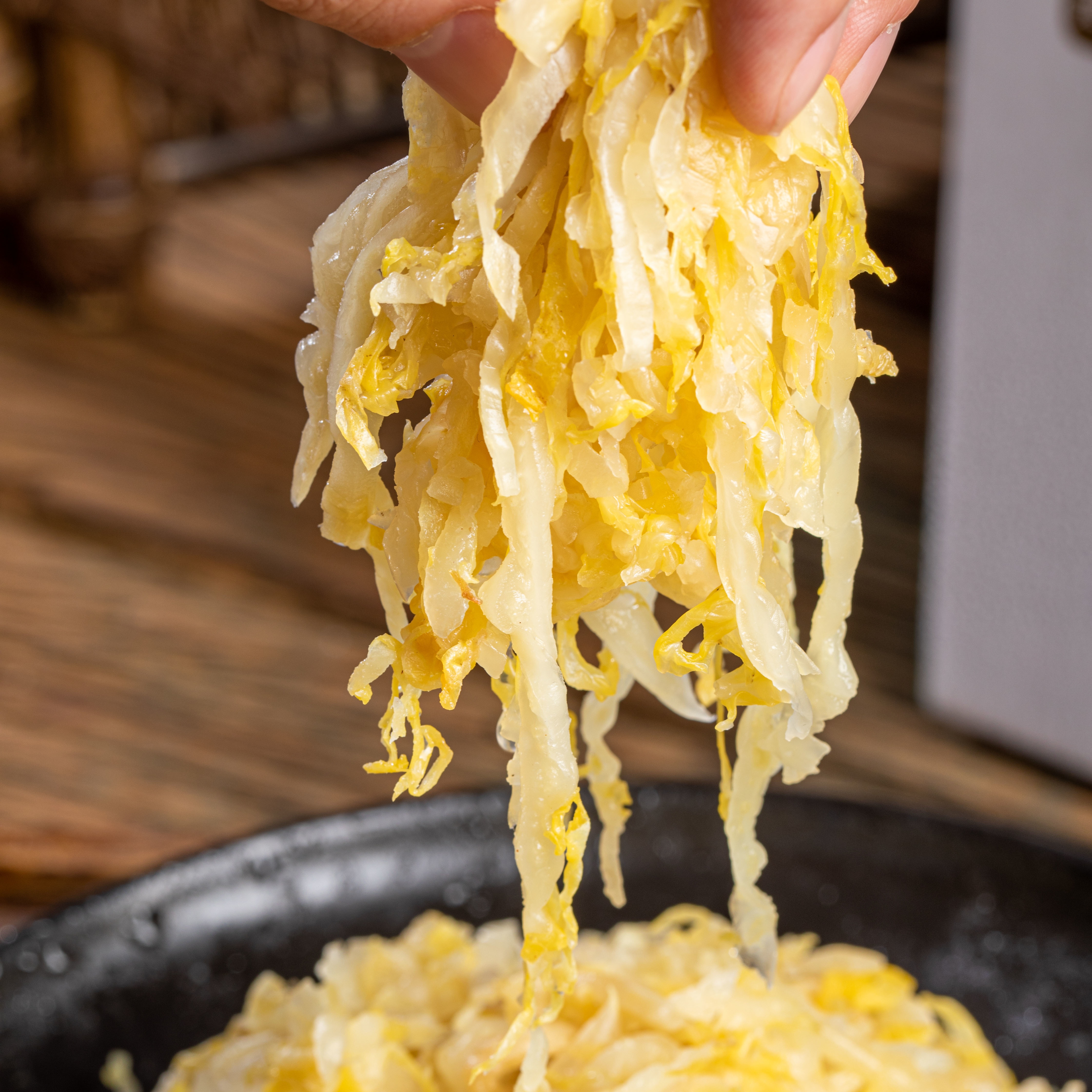 【洞藏酸菜】这可是东北菜系的“头牌”呢！来自大山深处，用做酸奶的工艺制作，新式乳酸菌发酵，0添加，无亚硝酸盐，好吃又健康！