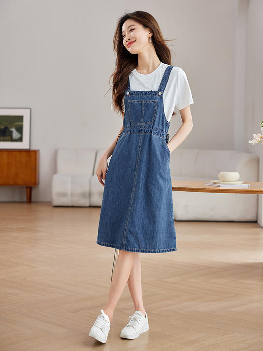 【五折购】熙世界背带牛仔裙连衣裙2025夏季新款复古减龄收腰吊带a字裙子 商品图2
