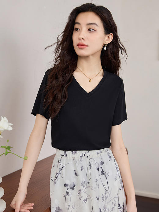 【专属特价】熙世界重磅70s丝光棉t恤短袖2025夏天新款简约纯色V领体恤上衣 商品图2