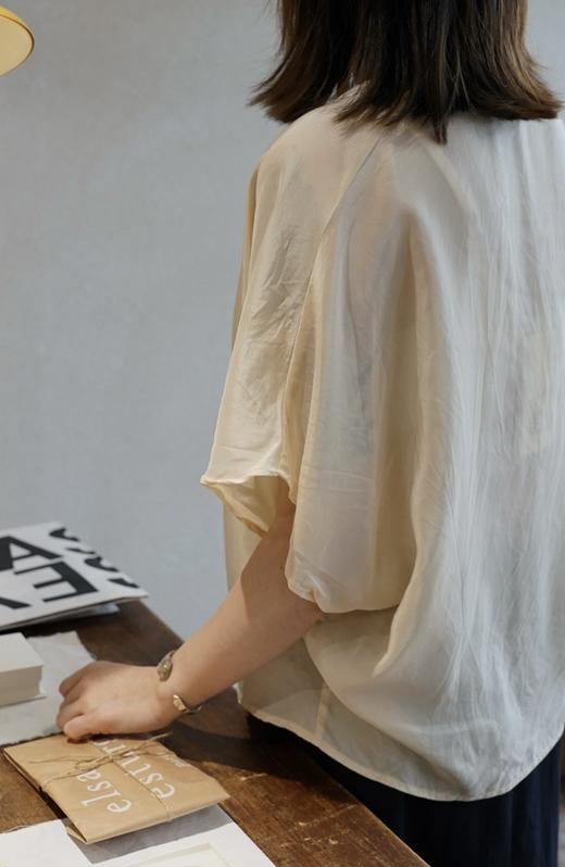 elsa esturgie 法式慵懒真丝垂领上衣 商品图1