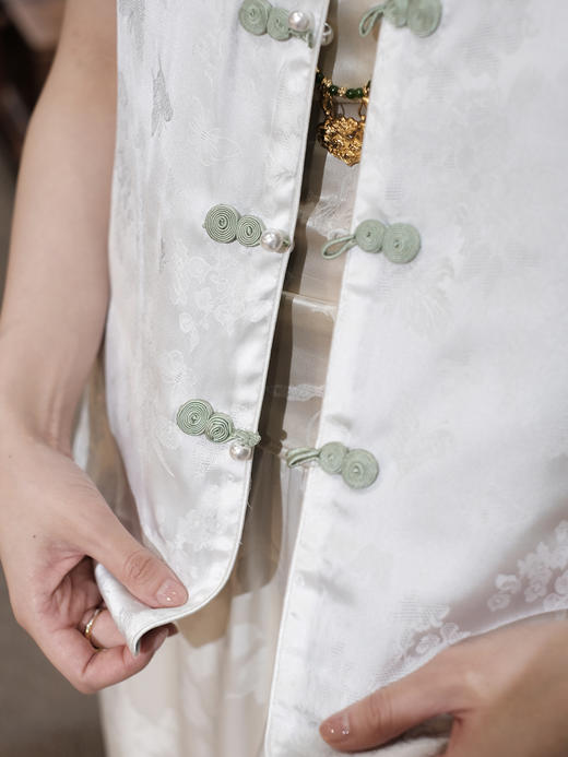 微瑕秒杀| 盛唐牡丹 |花锦缎葫芦纹双面穿马甲-深灰蓝[特价品](特殊商品不退不换) 商品图2