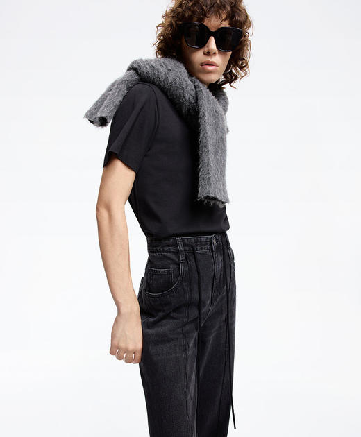 爱心钉钻刺绣圆领短袖T恤 手工钉钻+精工刺绣 双面高支水柔棉 极简立体廓形 国标5A抗菌棉面料 条干均匀细致 商品图5