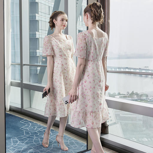 【清仓超15天不保价】奢姿2024夏季新款大码女装气质方领裙子胖妹妹荷叶印花雪纺连衣裙9942853415 商品图0