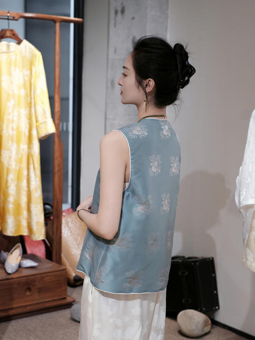 微瑕秒杀| 盛唐牡丹 |花锦缎葫芦纹双面穿马甲-深灰蓝[特价品](特殊商品不退不换) 商品图3