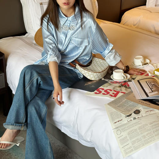 25特价 2404213    麻花盘扣条纹衬衫 商品图3