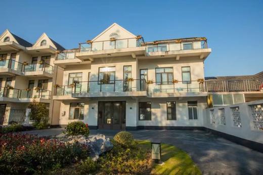 ★新品★ ¥499起/2晚连住【上海海上花岛生态度假酒店/民宿/玫瑰庄园】享标准房+早餐+海上花岛联票，马术表演、温泉、无动力乐园等超多玩乐，全家一站式度假体验！有效期至2024年12月31日 商品图2