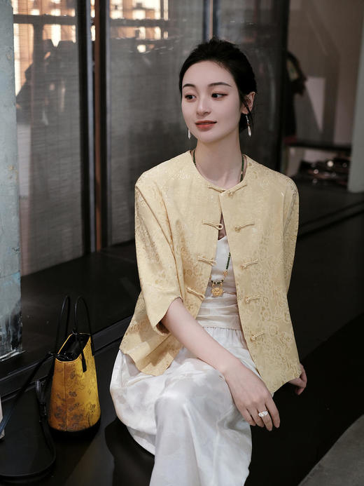 盛唐婧 |丝麻提花圆领小外套-鹅黄 商品图0