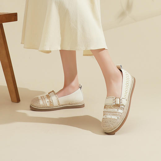 Safiya/索菲娅2024春国风编织钻扣浅口平底懒人一脚蹬渔夫鞋 SF41111432 商品图12