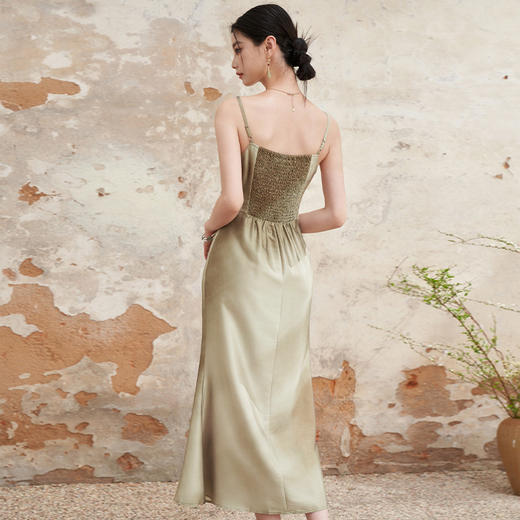 简约设计感缎面吊带裙女夏季国风晕染平领聚褶收腰连衣裙V1341040 商品图4