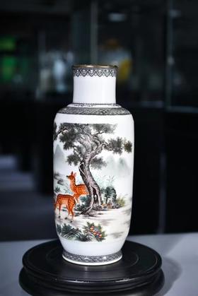 粉彩松鹿图棒槌瓶