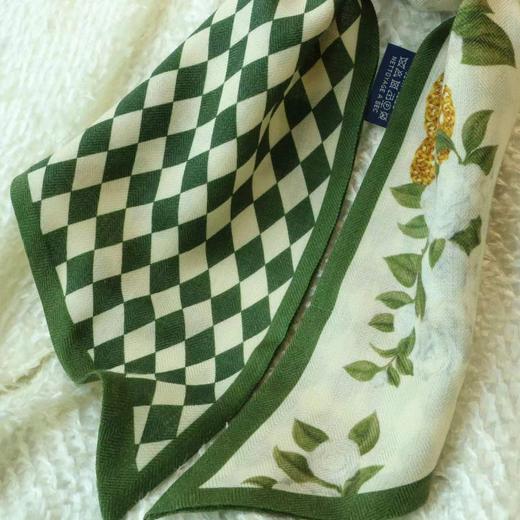 【甄珠贝·花卉系列】米色山茶花丝羊毛飘带和黑贝蜻蜓大溪地黑珠胸花礼盒套装 商品图5