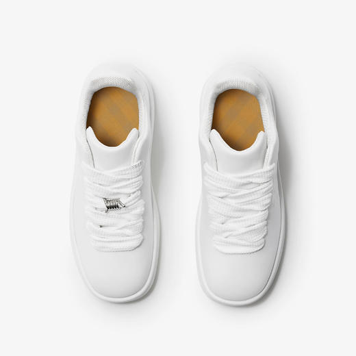 【二】BURBERRY 巴宝莉 女士马术骑士徽标压花皮革 Box 休闲运动鞋 白色 8083385 A1464 商品图1