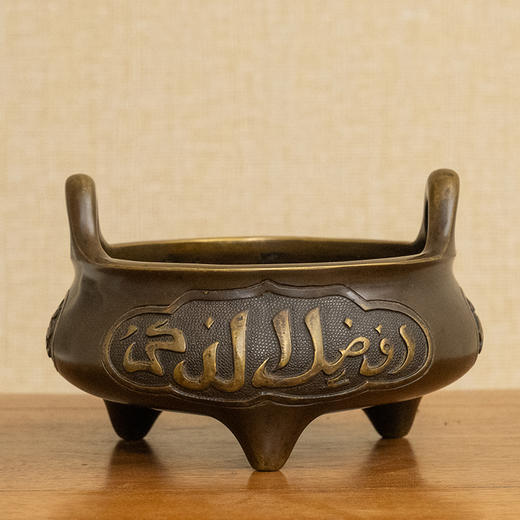 清 铜冲耳三足炉 商品图0