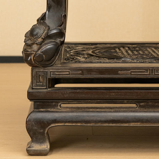 清 紫檀透雕夔龙纹高束腰三弯腿带托泥大香几（一对） 商品图3