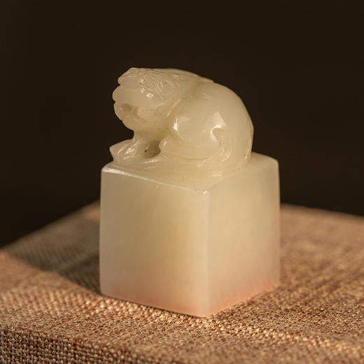 清 玉雕瑞兽钮印章 商品图0