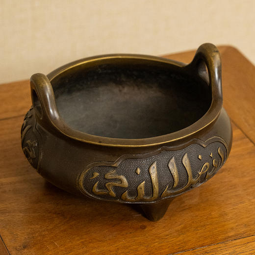 清 铜冲耳三足炉 商品图2