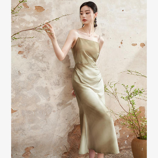 简约设计感缎面吊带裙女夏季国风晕染平领聚褶收腰连衣裙V1341040 商品图0