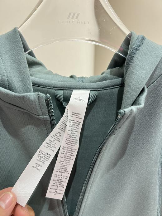 点此购买 Lululemon春秋季女士口袋拉链帽衫 ss 285063 商品图10