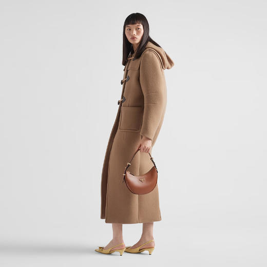 PRADA 普拉达 女士 Arqué 皮革珐琅三角形金属徽标单肩包 棕色 1BC194 ASK F0XUG OOO 商品图3