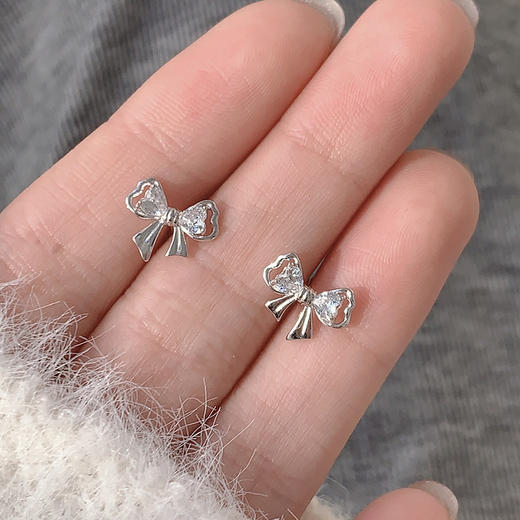 KADER卡蒂罗 缎带结耳钉 925银经典蝴蝶结造型设计甜美耳饰 璀璨闪耀甜美可爱配饰梦幻精致 送女生闺蜜礼物 商品图2