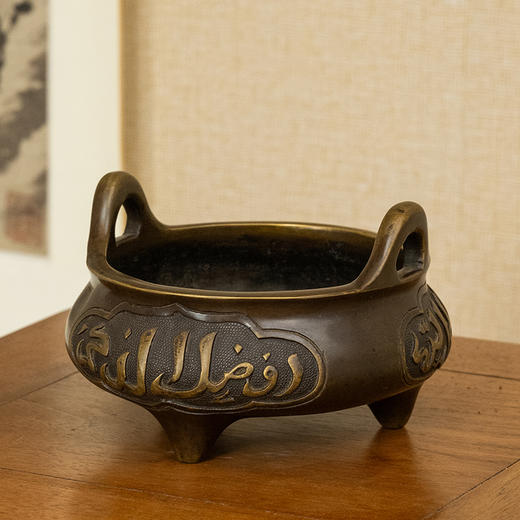 清 铜冲耳三足炉 商品图1