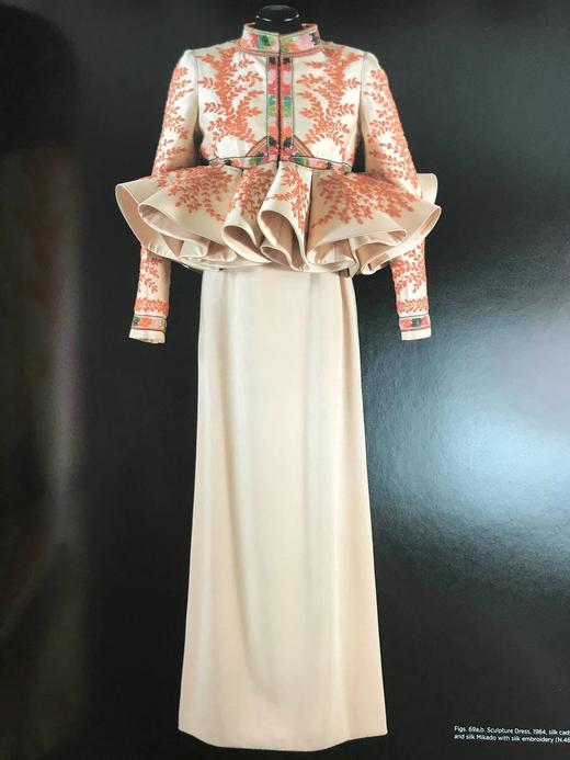 罗贝托·卡普奇：艺术融入时尚 约百余幅彩色插图 平装大16开 商品图12