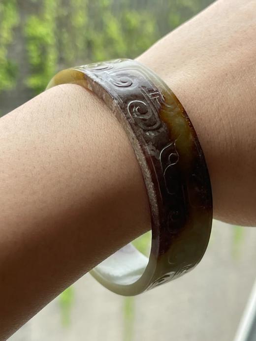 褐白沁黄玉雕螭龙纹扁带手镯，顺丰包邮 商品图12