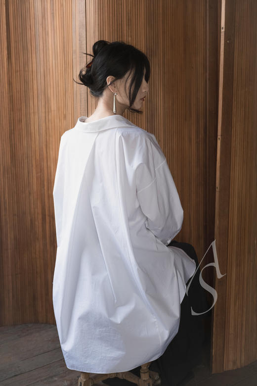 Ashlyn 白色CLAIRE解构式长衬衫 商品图2