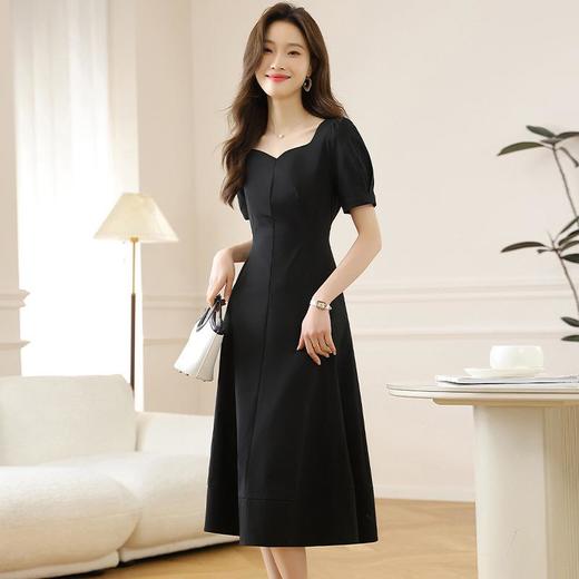 赫本风气质显瘦连衣裙女2024夏季高级感法式方领中长款短袖小黑裙 商品图2
