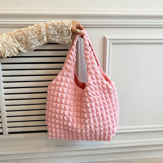 【百搭大容量！云朵褶皱包】洋气百搭云朵褶皱包女2024韩版网红腋下包大容量设计感小众手提包，大容量设计感十足，手提、单肩、斜挎三种方式随心切换。-ry 商品图5