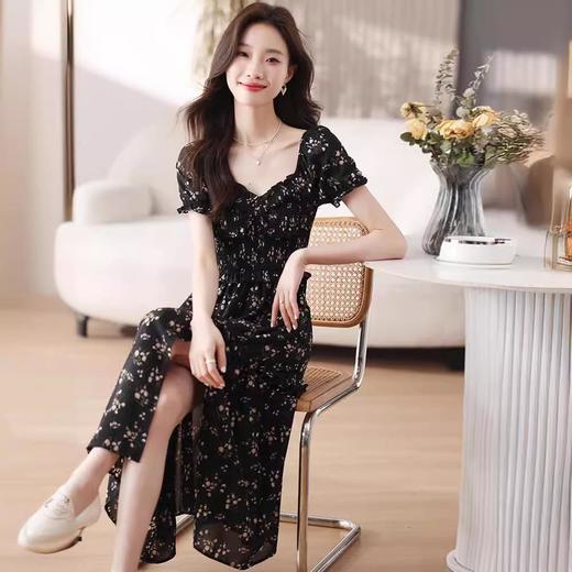 度假旅游气质连衣裙2024夏季新款显瘦温柔v领碎花小黑裙中长裙子 商品图0