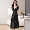 度假旅游气质连衣裙2024夏季新款显瘦温柔v领碎花小黑裙中长裙子 商品缩略图3
